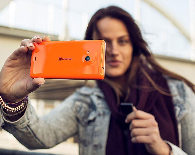 Смартфон Lumia может обзавестись фронтальной вспышкой