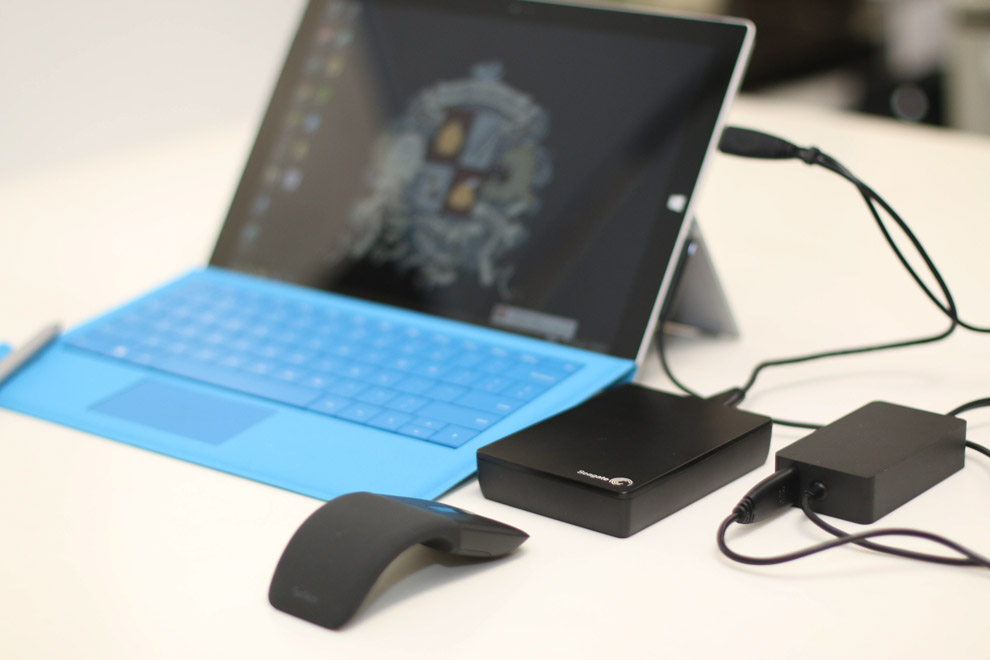Microsoft отзывает силовые кабели для Surface Pro