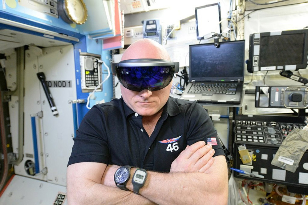 HoloLens долетели до МКС