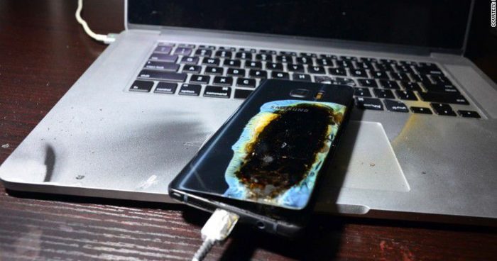 Samsung Galaxy Note 7 взорвался при зарядке